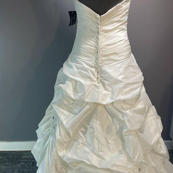 Allure Bridals size 10 ivory wedding lace taffeta gown - Picture 14 of 17
